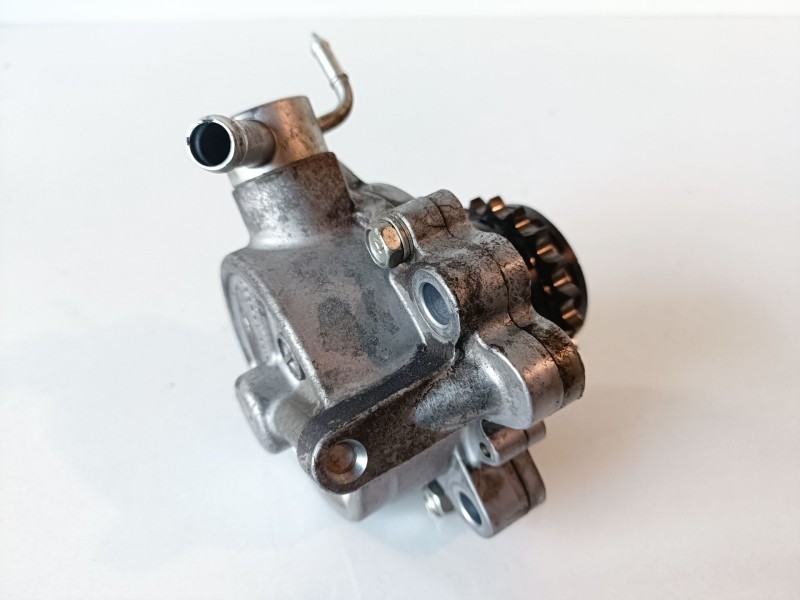 Recambio de depresor freno / bomba vacio para mazda 6 familiar (gh) r2aa referencia OEM IAM R2AA18G00  