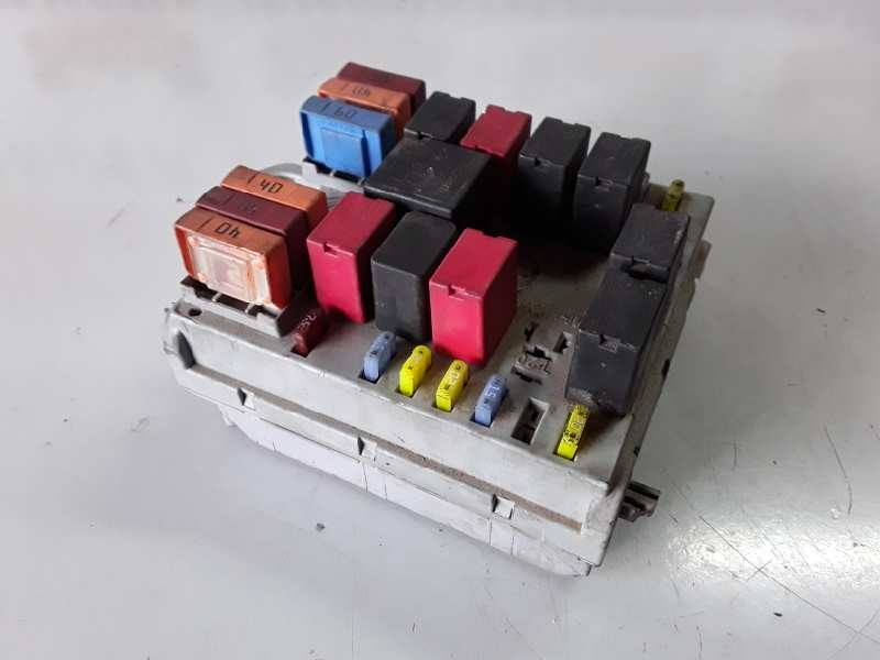 Recambio de caja reles / fusibles para alfa romeo 147 (190) 937a5000 referencia OEM IAM 51742420  