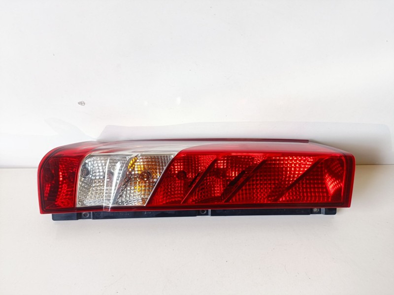 Recambio de piloto trasero izquierdo para iveco daily furgon f1agl411g referencia OEM IAM   