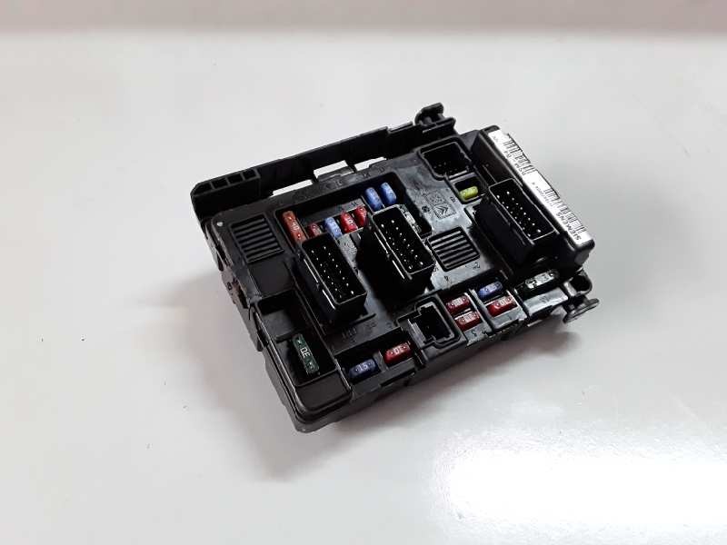 Recambio de caja reles / fusibles para citroen c3 8hx referencia OEM IAM 964349878000/BSMB4  