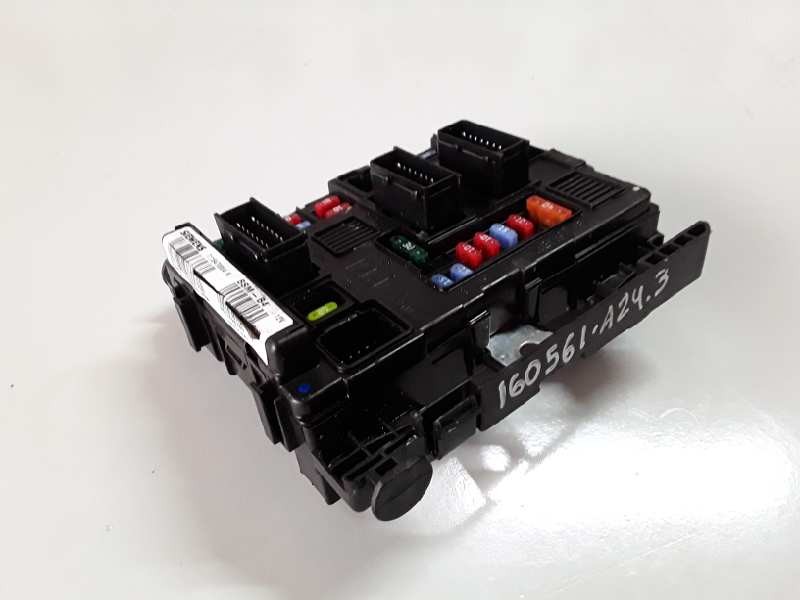 Recambio de caja reles / fusibles para citroen c3 8hx referencia OEM IAM 964349878000/BSMB4  