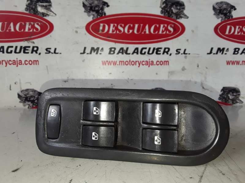 Recambio de mando elevalunas delantero izquierdo para renault megane ii berlina 5p f9q800 referencia OEM IAM   