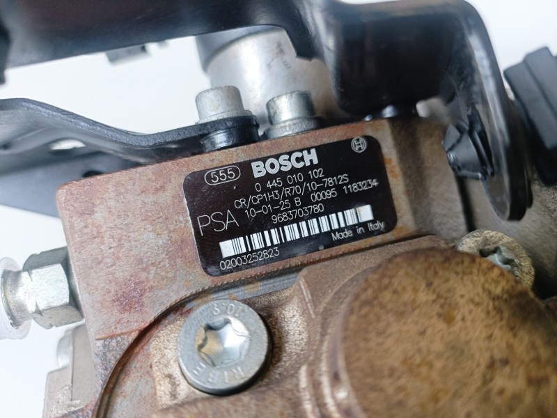Recambio de bomba inyeccion para citroen c3 picasso 9hx referencia OEM IAM 0445010102  