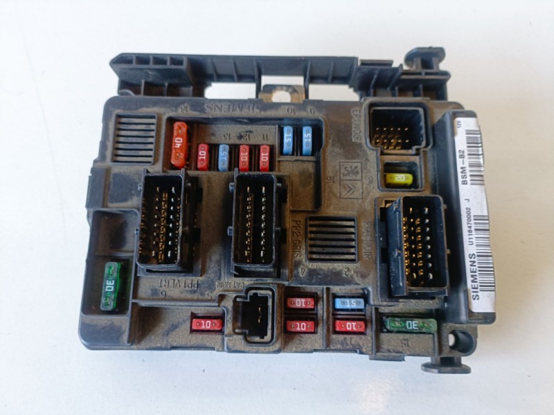 Recambio de caja reles / fusibles para citroen berlingo 9hw referencia OEM IAM 965061858000  
