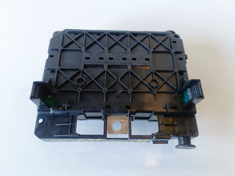 Recambio de caja reles / fusibles para citroen berlingo 9hw referencia OEM IAM 965061858000  
