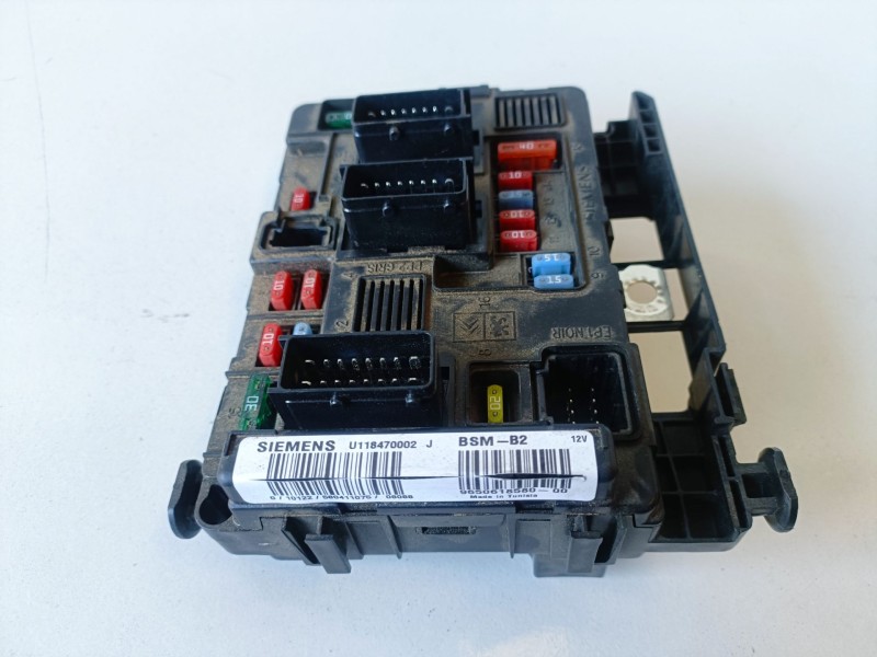 Recambio de caja reles / fusibles para citroen berlingo 9hw referencia OEM IAM 965061858000  