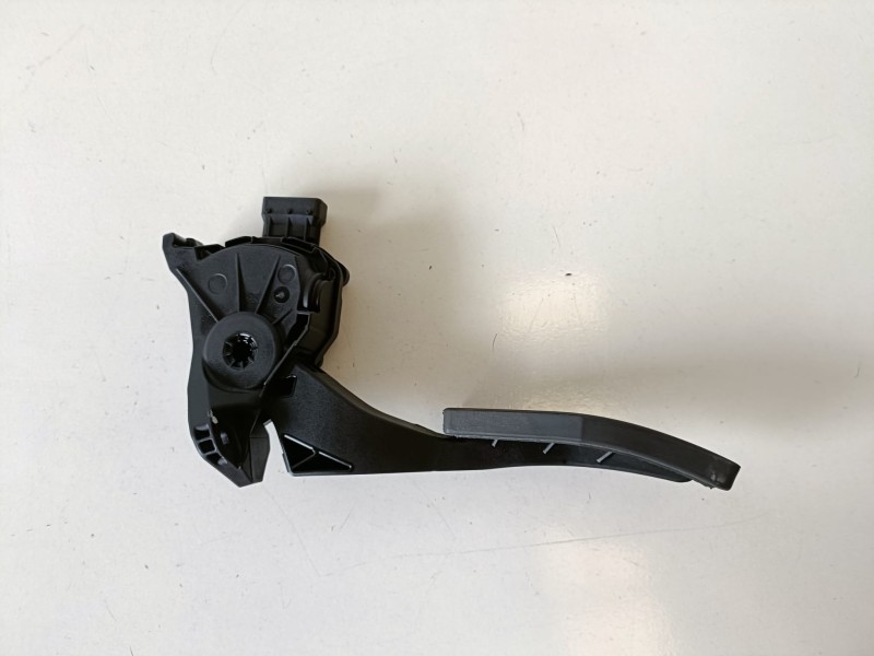 Recambio de potenciometro pedal para opel insignia berlina a20dth referencia OEM IAM 13237352  