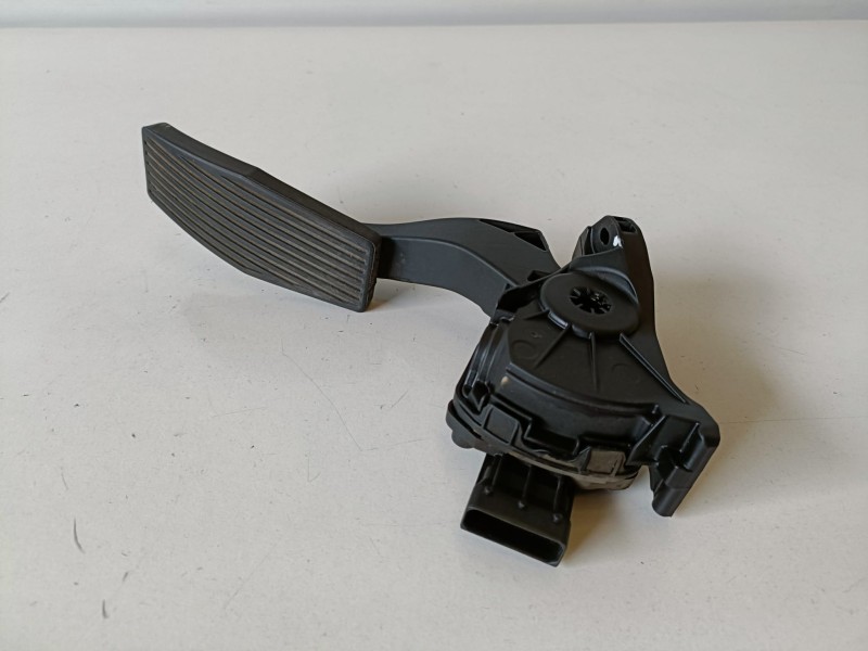 Recambio de potenciometro pedal para opel insignia berlina a20dth referencia OEM IAM 13237352  