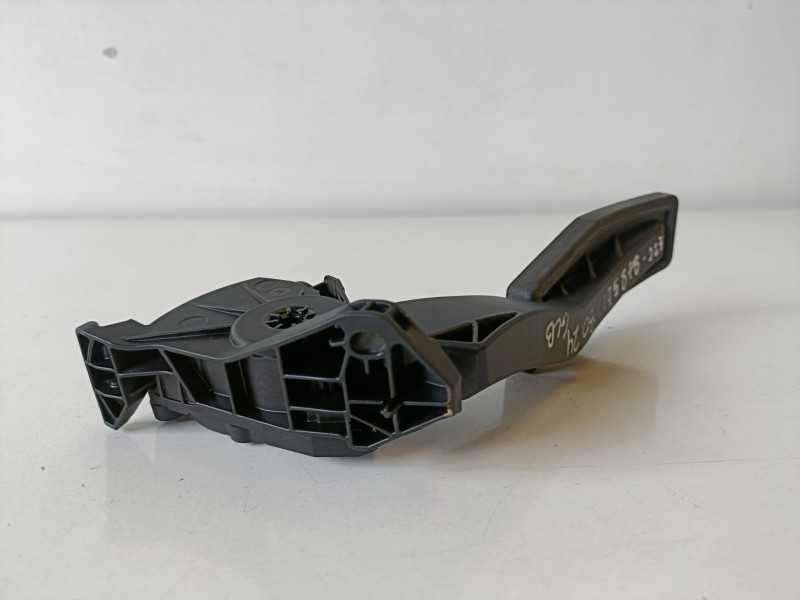 Recambio de potenciometro pedal para opel insignia berlina a20dth referencia OEM IAM 13237352  