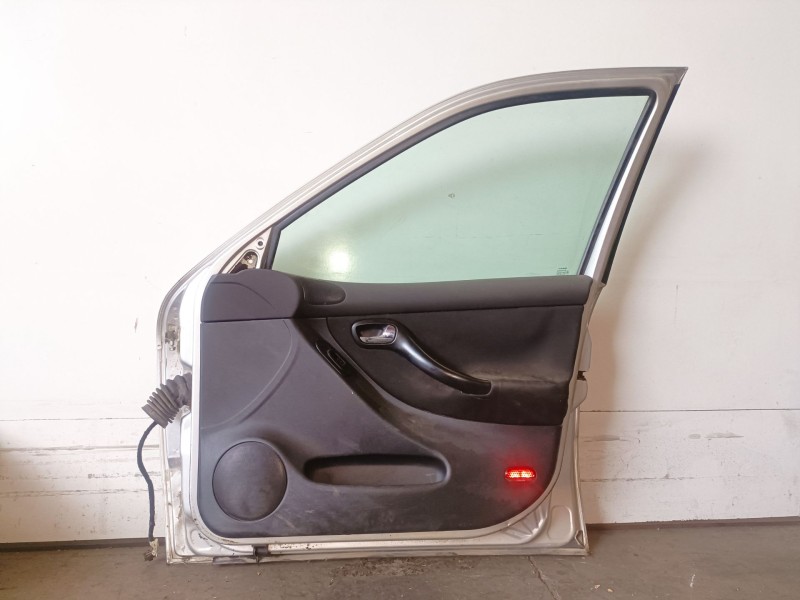 Recambio de puerta delantera derecha para seat leon (1m1) azd referencia OEM IAM   