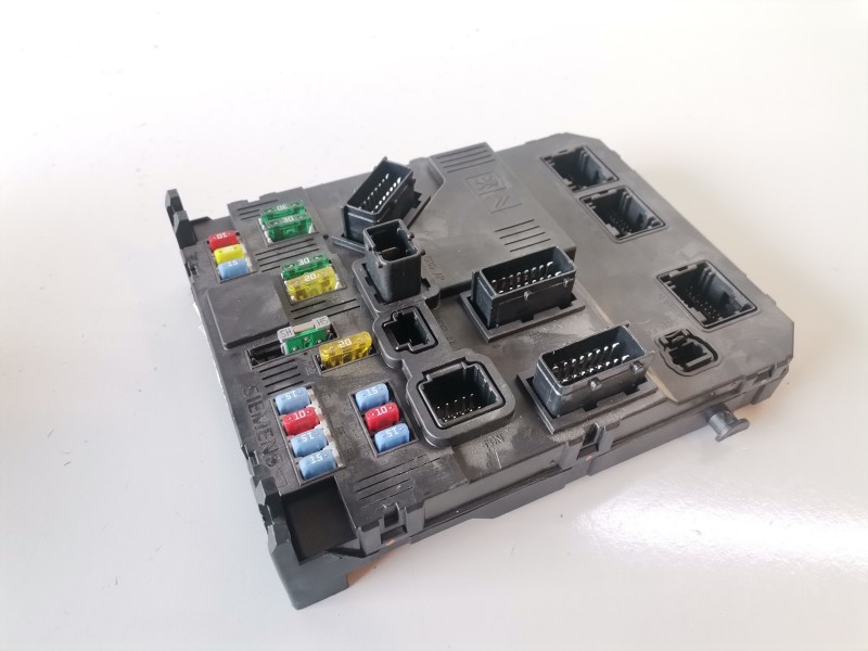 Recambio de caja reles / fusibles para peugeot 407 sw rfj referencia OEM IAM 9655708580  
