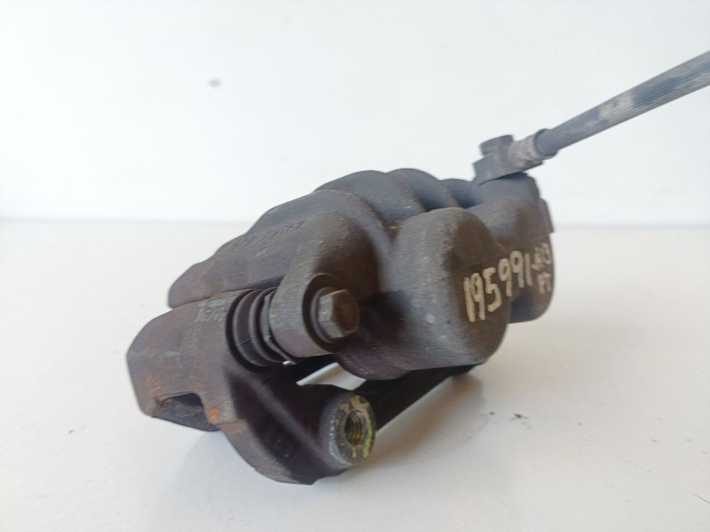 Recambio de pinza de freno delantera derecha para ford kuga (cbv) g6dg referencia OEM IAM 0152B118  