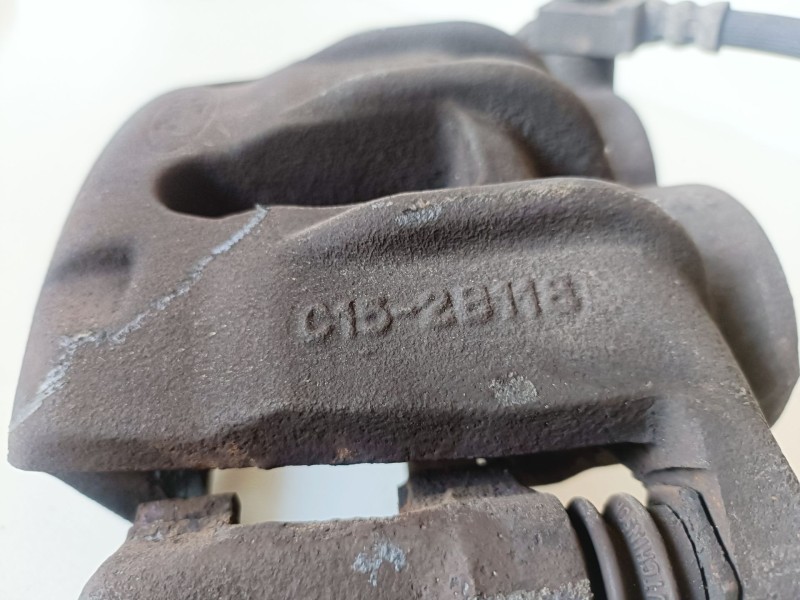 Recambio de pinza de freno delantera derecha para ford kuga (cbv) g6dg referencia OEM IAM 0152B118  