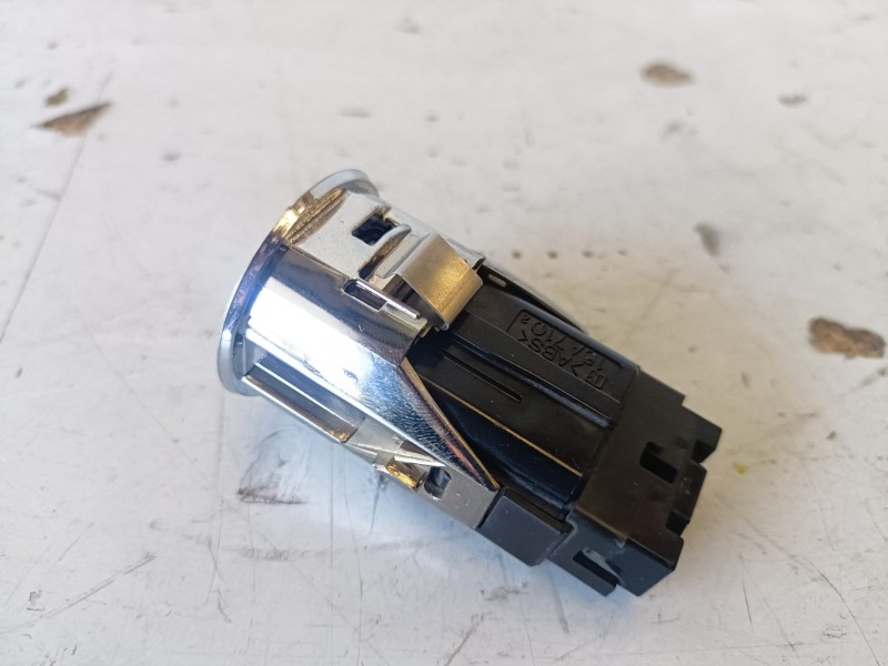 Recambio de interruptor para toyota corolla verso (r1) 1cdftv referencia OEM IAM 6842J42B  