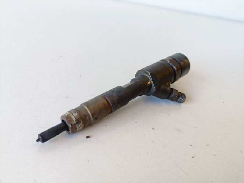 Recambio de inyector para renault scenic iii (jz) f9q872 referencia OEM IAM 0445110328  