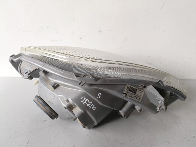 Recambio de faro izquierdo para renault trafic ii furgón f9q760 referencia OEM IAM 7700311371  