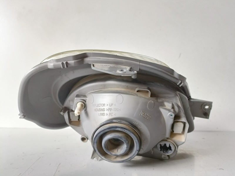 Recambio de faro izquierdo para renault trafic ii furgón f9q760 referencia OEM IAM 7700311371  