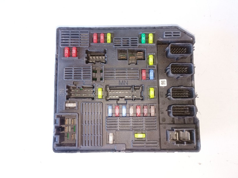 Recambio de caja reles / fusibles para renault scenic iii (jz) f9q872 referencia OEM IAM 284B62342R  