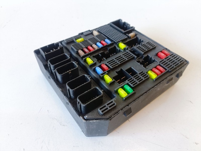 Recambio de caja reles / fusibles para renault scenic iii (jz) f9q872 referencia OEM IAM 284B62342R  