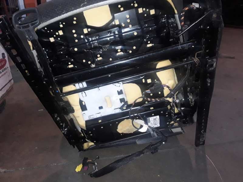 Recambio de asiento delantero izquierdo para volkswagen passat berlina (3c2) bkp referencia OEM IAM 3C0881105M  