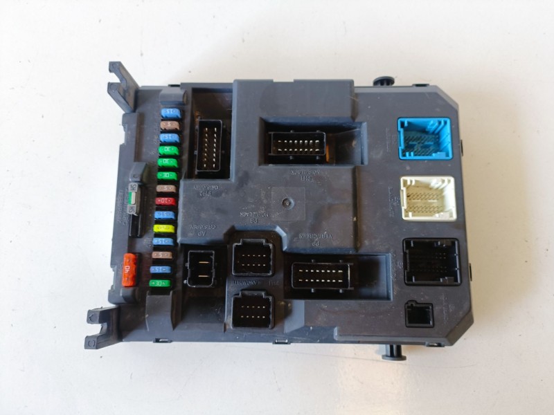 Recambio de caja reles / fusibles para peugeot 207 9hx / 9h02 referencia OEM IAM 9664983180  