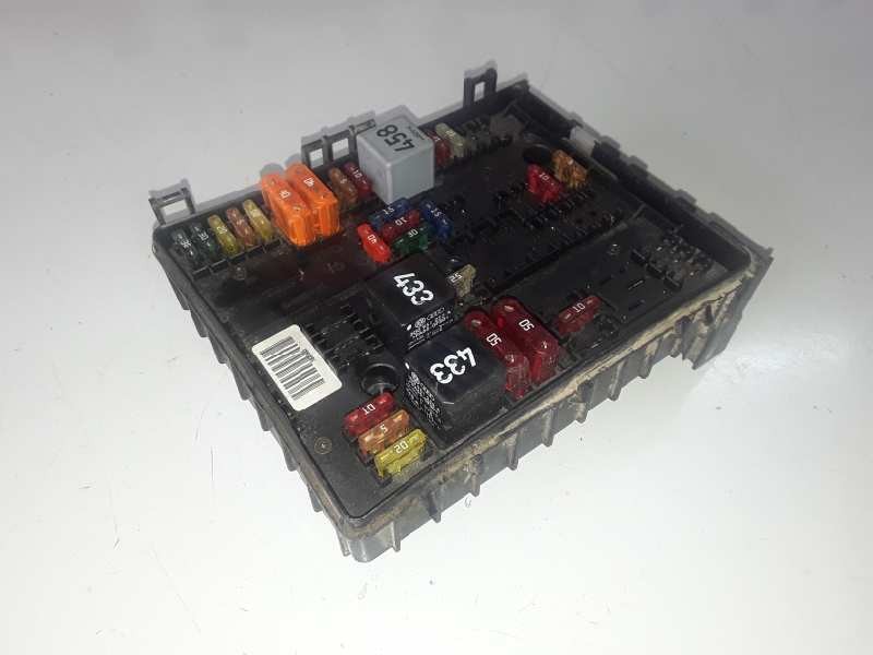 Recambio de caja reles / fusibles para audi a3 (8p1) bkd referencia OEM IAM 1K0937124H  
