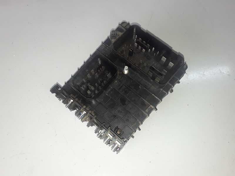 Recambio de caja reles / fusibles para audi a3 (8p1) bkd referencia OEM IAM 1K0937124H  