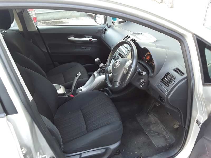 toyota auris (e15) del año 2007