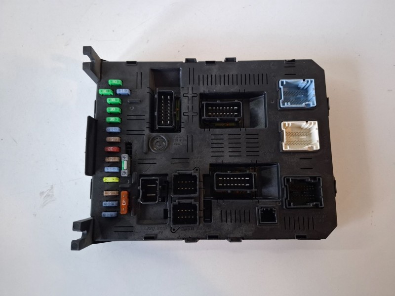 Recambio de caja reles / fusibles para citroen c5 berlina rhr referencia OEM IAM 9660105680  