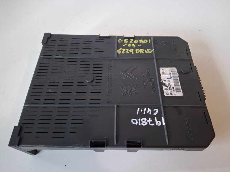 Recambio de caja reles / fusibles para citroen c5 berlina rhr referencia OEM IAM 9660105680  