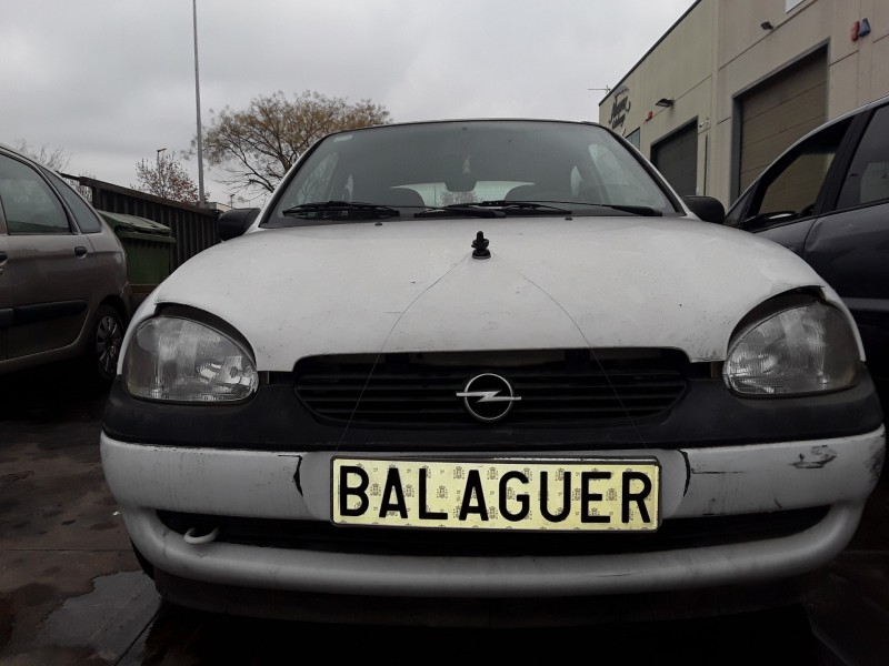 opel corsa b del año 2000
