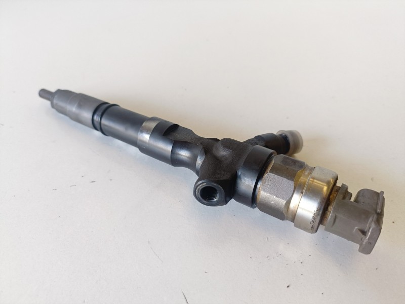 Recambio de inyector para toyota land cruiser (j15) 1kdftv referencia OEM IAM 2367030400  