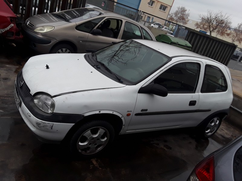 opel corsa b del año 2000