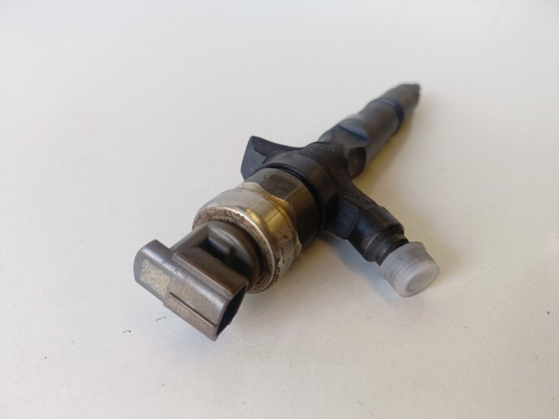 Recambio de inyector para toyota land cruiser (j15) 1kdftv referencia OEM IAM 2367030400  