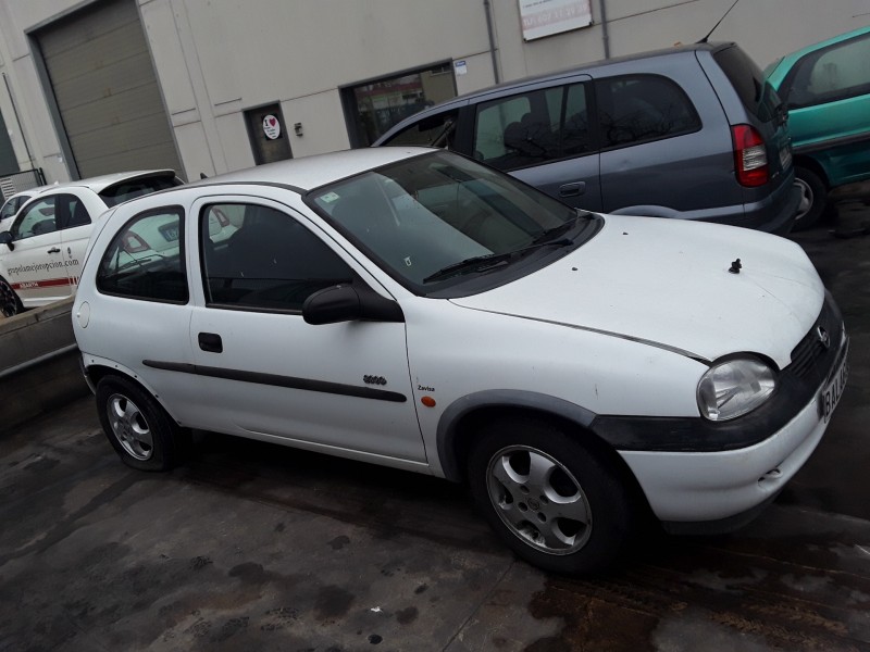 opel corsa b del año 2000