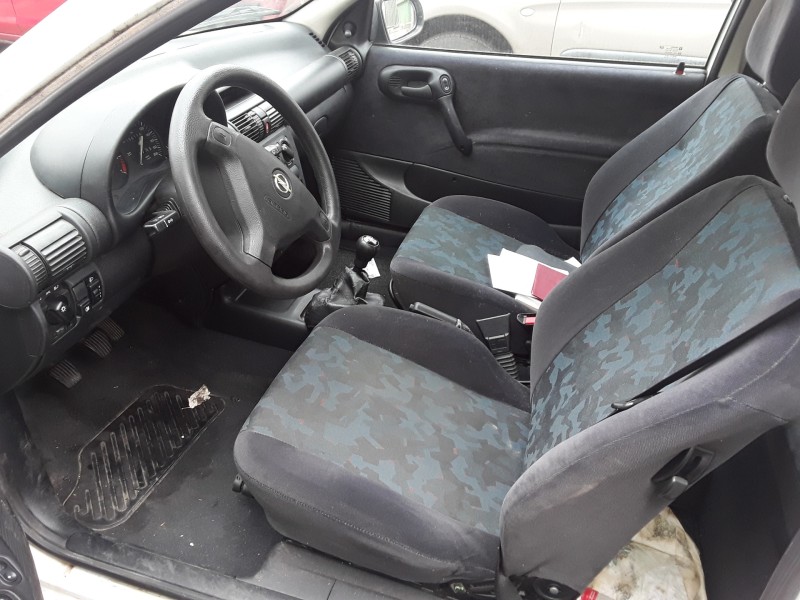 opel corsa b del año 2000