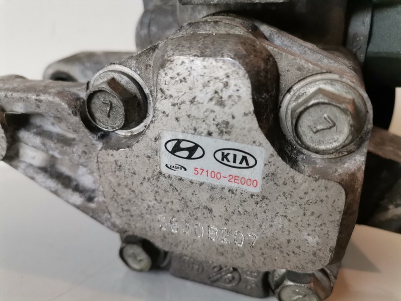 Recambio de bomba direccion para hyundai tucson (jm) g4gc referencia OEM IAM 571002E000  