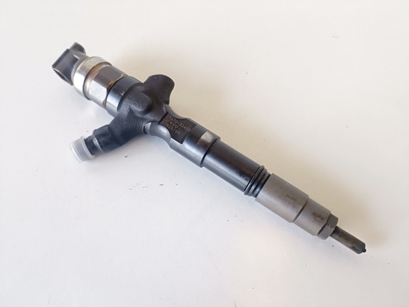 Recambio de inyector para toyota land cruiser (j15) 1kdftv referencia OEM IAM 2367030400  
