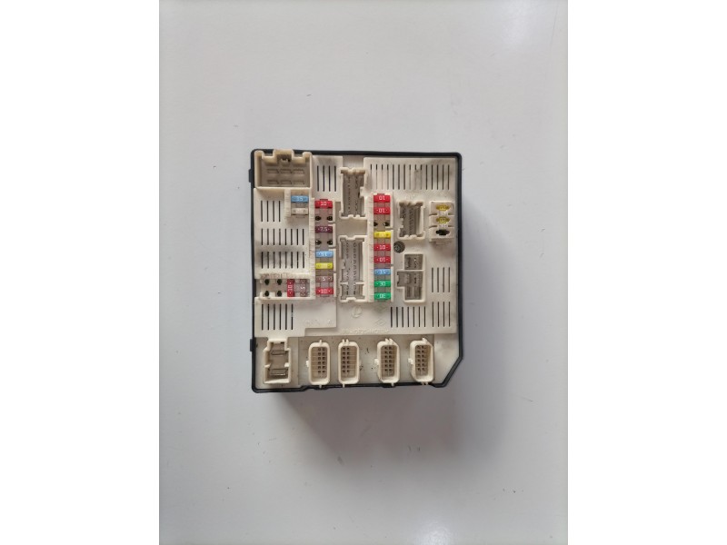 Recambio de caja reles / fusibles para renault laguna iii berlina m9r742 referencia OEM IAM 284B60012RA  