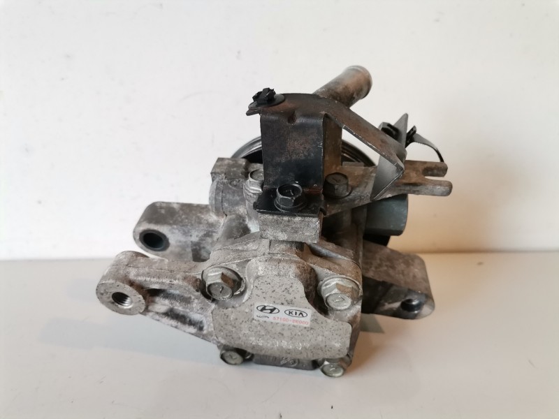 Recambio de bomba direccion para hyundai tucson (jm) g4gc referencia OEM IAM 571002E000  
