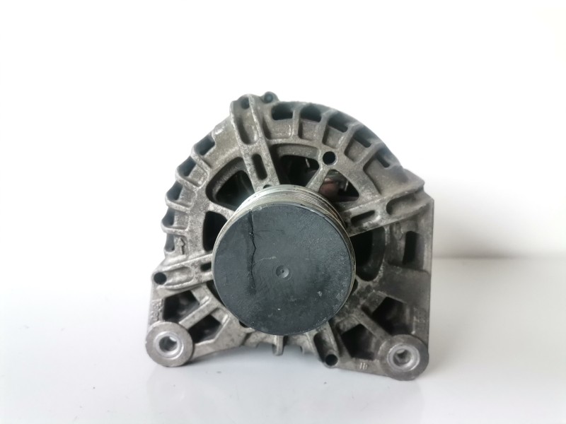 Recambio de alternador para dacia duster i k9k896 referencia OEM IAM 231003831R  