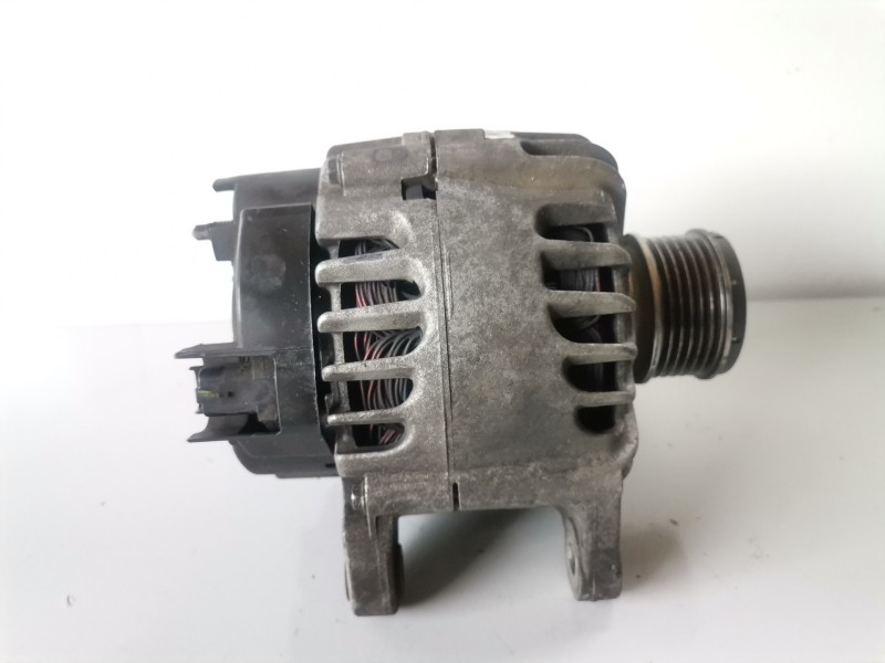 Recambio de alternador para dacia duster i k9k896 referencia OEM IAM 231003831R  