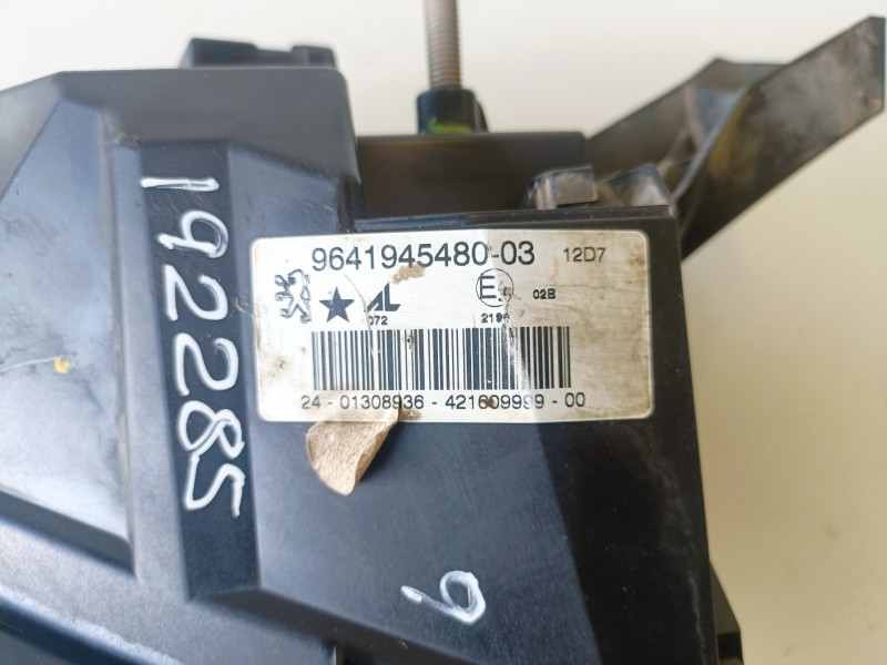 Recambio de faro antiniebla derecho para peugeot 407 rhr referencia OEM IAM 964194548003  