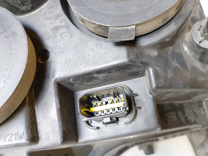 Recambio de faro derecho para peugeot partner tepee referencia OEM IAM 9677202480/90013220  