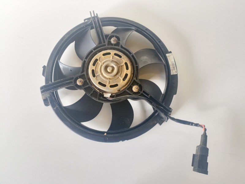 Recambio de electroventilador para nissan interstar (x70) g9u650 referencia OEM IAM 874623J  
