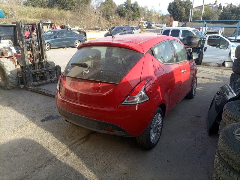 lancia ypsilon (402) del año 2013