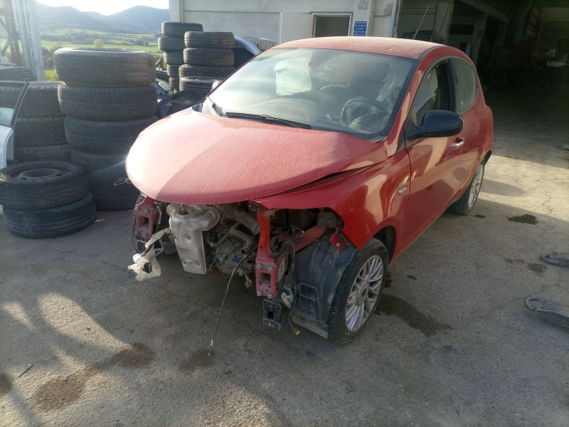 lancia ypsilon (402) del año 2013