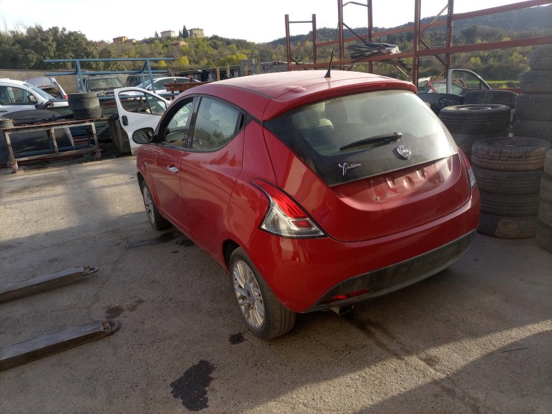 lancia ypsilon (402) del año 2013