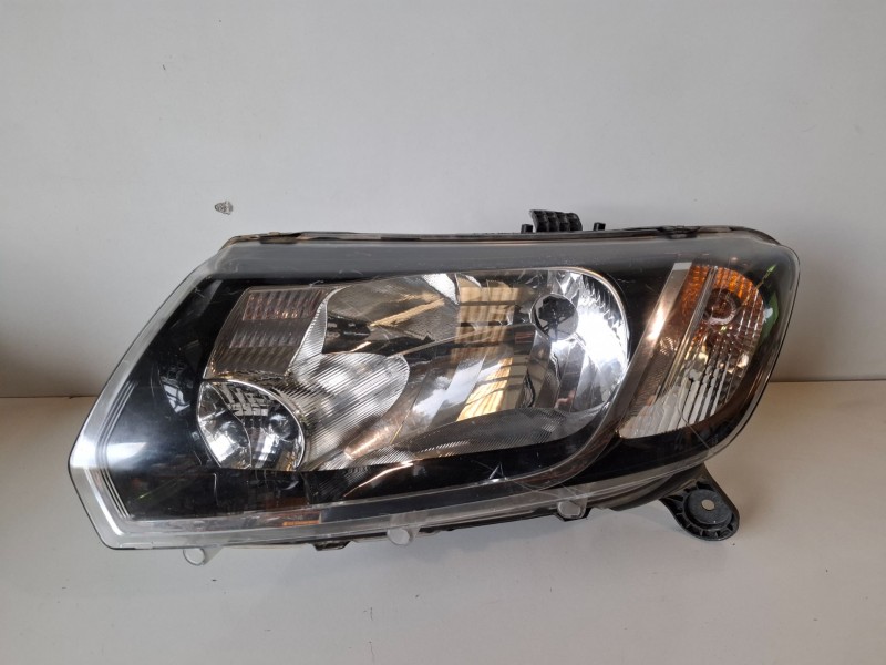 Recambio de faro izquierdo para dacia sandero ii k9k626 referencia OEM IAM 260605312R  