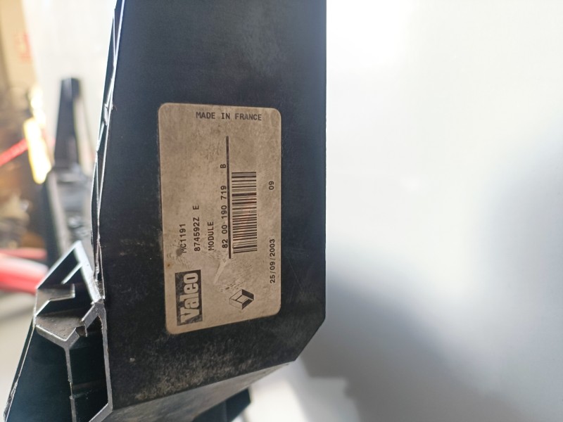 Recambio de panel frontal para nissan interstar (x70) g9u650 referencia OEM IAM 8200190719B  